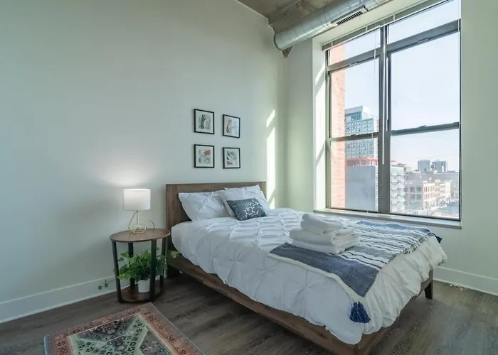 Convenient 2br In Prime Location With Gym Access & Optional Parking Near Mccormick Place And Soldier Field Apartamento