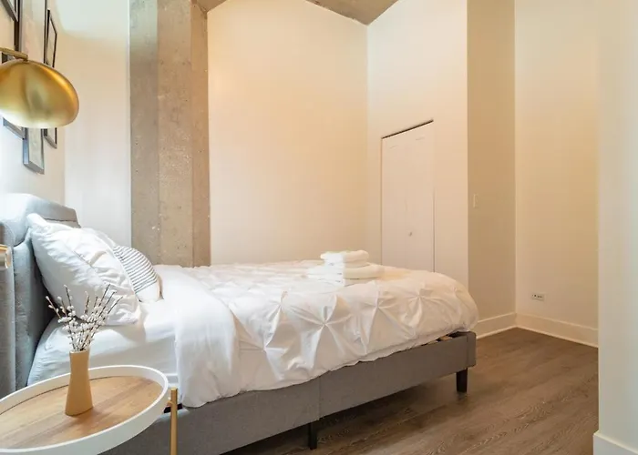 Convenient 2br In Prime Location With Gym Access & Optional Parking Near Mccormick Place And Soldier Field *