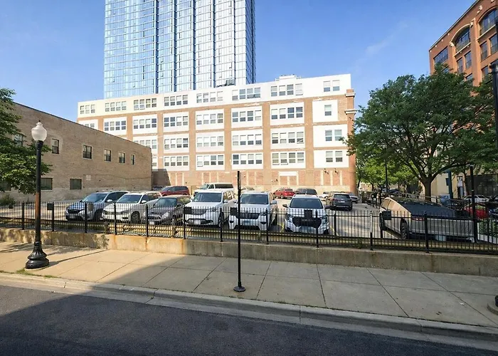 Convenient 2br In Prime Location With Gym Access & Optional Parking Near Mccormick Place And Soldier Field * Chicago